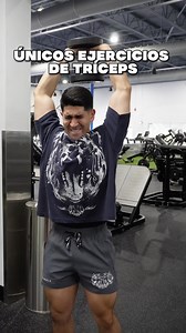 SOLO NECESITAS ESTOS EJERCICIOS PARA TRÍCEPS El tríceps tiene tres cabezas: la larga, la lateral y la medial. Cada una de estas cabezas se activa de manera diferente según el tipo de ejercicio que realices, pero muchos ejercicios pueden trabajar más de una cabeza a la vez. Para entrenar las tres cabezas del tríceps, puedes usar solo tres ejercicios porque cada uno puede focalizarse en una cabeza principal mientras también involucra a las otras dos en menor medida. Por ejemplo, los fondos en para