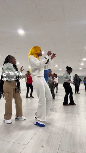 Kël Diamond (@keldiamondd) - Learn the Move Your Body Line Dance Steps