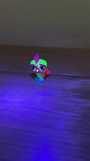 Littlest pet shop bird. Black light #littlestpetshop