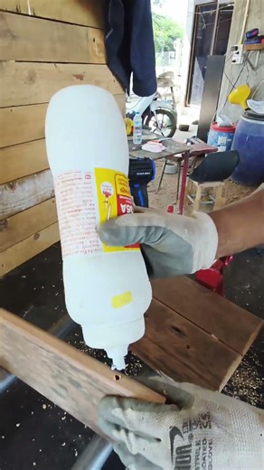 How to join a tabletop using wooden dowels to make it straight. #Ideas #DIY #CordlessImpactDrill ...