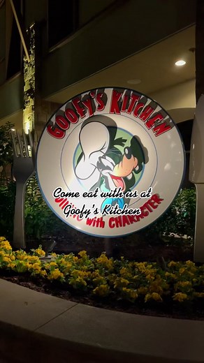 ☺️☺️☺️Dinner at Goofy’s Kitchen #goofyskitchen #goofy #minniemouse #chipanddale #pluto #disneytok #disney #disnerd #dinner #disneylandhotel #socallife