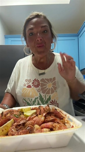 Yall if you don’t hear anything I saw, hear this!!! GO EAT AT THE LOCAL STEAMER! IT IS SOOOO GOOD!!!! #glamaw #pawpaw #localsteamerpcb #beach #fyp