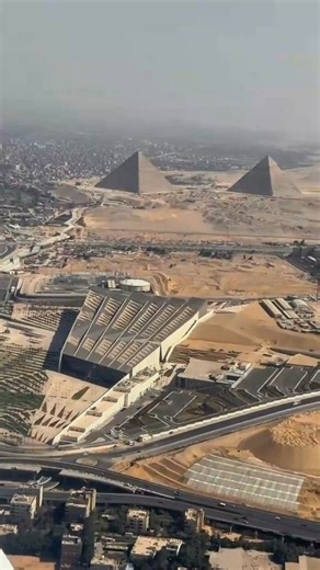 طلاب جامعة حلوان الأهلية في جولة مميزة داخل المتحف المصري الكبير رحلة استثنائية لطلاب جامعة حلوان الأهلية داخل المتحف المصري الكبير، حيث استمتعوا بتجربة فريدة لاكتشاف عظمة الحضارة المصرية القديمة والتعرف على أبرز المقتنيات الأثرية في واحد من أعظم المتاحف في العالم #جامعة_حلوان_الأهلية #التميّز_في_التعليم #الابتكار_في_البحث_العلمي #Helwan_National_University #Excellence_in_Education #Innovation_in_Research #HelwanPlus #HNU_SU #Marketing_HN #ForEgypt_HNU | جامعة حلوان الأهلية