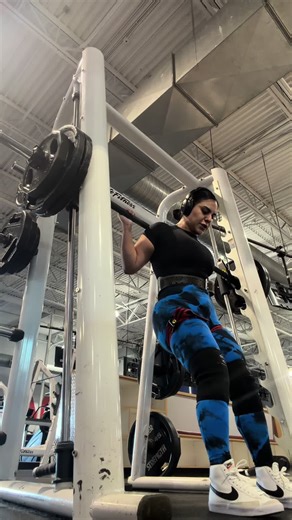 Starting Monday strong with some squats. I know I’m going to regret it tomorrow. 😅#fyp #squats #latina #carteldesanta #paratiiiiiiiiiiiiiiiiiiiiiiiiiiiiiii