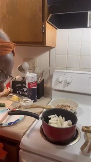 Willie Shelby on Instagram: "A little bit of Turnips and bacon country style,#warmandcozy #delicious roots #healthyfood"
