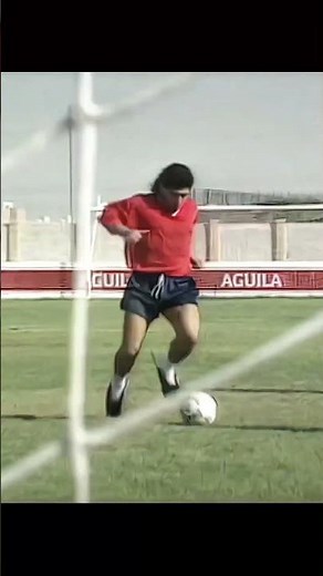 Diego Maradona freestyle and skills ✨.#football #footballshorts #maradona