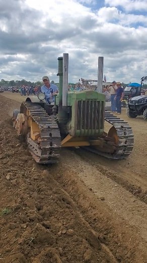 John Deere Crawler Plowing at the Half Century of Progress Show '25 #halfcenturyofprogress #farmlife #tractorlife #plowing #tractor #farming #FarmEquipment #HCOP #johndeere | Farmer AL84