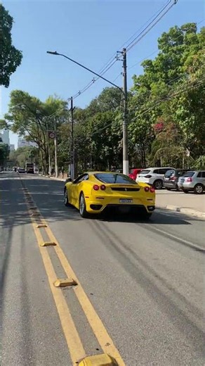 FERRARI SAIU ACELERANDO ATÉ CORTAR GIRO