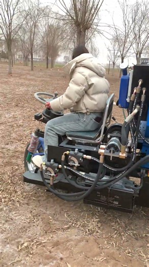 Jin Kuo Manure Spreader | Efficient Fertilizer Spreading Machine in Action