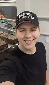 Så er der lækre romkugler og jordbærkugler🥳 Hold øje med næste video jeg laver lidt senere i dag🥳🍾❤️ Kh Louisa | Det lille køkken