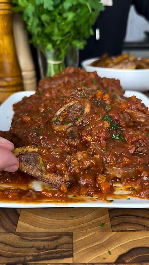 Osso buco absolument parfait 😏 @chef_theo_lignani La recette ici : https://www.instagram.com/p/C4DzGnXIt_m/ | Marmiton