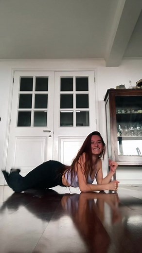 Envolver Anitta Trend: Bailarina Profesional en Acción