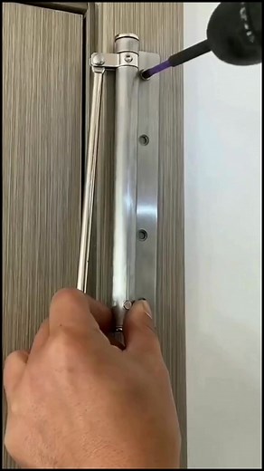 1.4K views | Discret, efficace, indispensable. Un petit appareil pour un grand confort. Ferme-porte 100% automatique. 鱗 https://goafrica.store/products/ferme-portegb | Marché Africain | Facebook