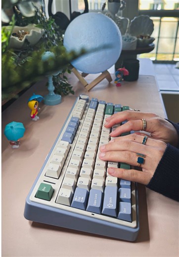 Aula F75 typing sound test ⌨️ budget mechanical keyboard with a crisp, poppy sound ✨ specs: 🍃 AULA F75 – 75% layout 🍃 TTC Crescent linear switches 🍃 Tri-mode connectivity (Bluetooth / 2.4G / wired) 🍃 South-facing RGB 🍃 5 layers of sound dampening 🍃 Hot-swappable PCB 🍃 Gasket mount (softer typing feel) 🍃 PBT keycaps @Epomaker Keyboard @epomakerkeyboard @Aula @Aula ——————————- 🏷️ My favorite mechanical keyboard epomaker aula f75, aula f75 keyboard, ice vein switch, mechanical keyboard, ke