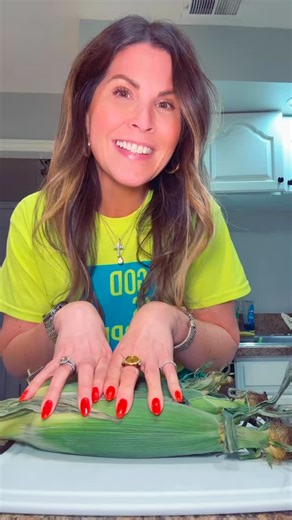 1.5K views · 428 reactions | Elotes—TRUST THE PROCESS ️‍ #PhillyFoodGirl . . #PFG #elotes #mexican #street #corn #mexicanstreetcorn #elote #corn #cornonthecob #mayo #mayonnaise #hellmanns #cheese @Hellmann’s Mayonnaise #chililime #lime #cilantro #paprika #homemade #homecook #veg #vegetable #vegetables #starch #philly #philadelphia #Recipe #method #howto | Philly Food Girl | Facebook