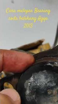 Membuka Bearing Roda Belakang Yang sudah berkarat dan sulit dilepas.