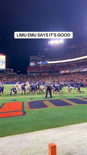 limu emu on the call 🏈 #musiccitybowl #collegefootball #libertymutual #limuemu #bowlseason | Liberty Mutual Music City Bowl