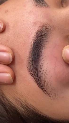 Threading time #KAYKissCountdown #viral #fypシ #foryoupage #foryou #threading #eyebrows #threadingtime #eyebrowthreading #browshaping #tutorial #browspecialist #brows #browthreading #stylebyraman