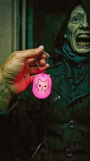 If a Stranger Repeats the Same Sentence on the Subway… RUN.