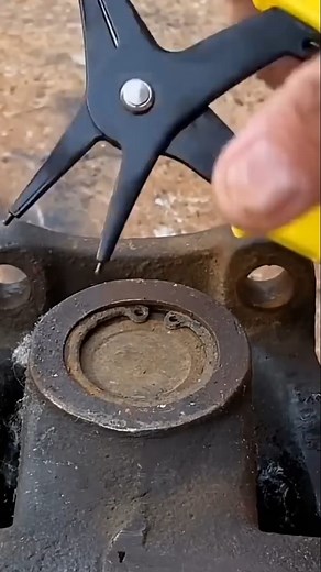 🌊Wave Goodbye to Rust with Anti Corrosion Solutions . . . . #GarageTips #ToolMagic #MechanicMastery #DIYPro #QuickFixes #RepairSecrets #EfficientFix | Crafts Mechanics