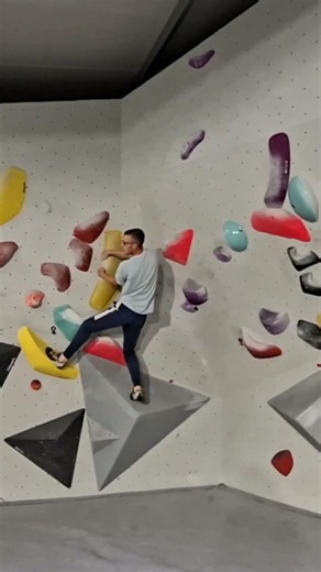 dynamic moves #bouldering #howtoclimb #climbing #dynamic #climber #270 #dyno #climb #motivation #v4