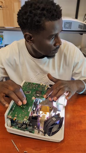 Projector repairs and services #repair #goviralvideo #tiktokviral #projector #fyp