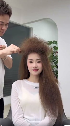 Her Hair Turned Into a UFO?! 👽#UFOHair #AlienHair #HairArt #CrazyHairTrend #helpmemakethismakesense