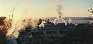 Oita Prefecture in Kyushu is known for having many notable hot springs, such as Yufuin and Beppu. Among them, Beppu Onsen, which boasts the largest amount of hot springs and the largest output of hot spring water in Japan, has 8 hot springs called “Beppu Hatto（Beppu 8 hot springs）”. Additionally, you can take the “Beppu Hell Tour” around the “7 “hells” (hot spring sources) with scary names, such as "Blood Pond Hell" where the surface is dyed red as red hot mud erupts from the ground and accumula