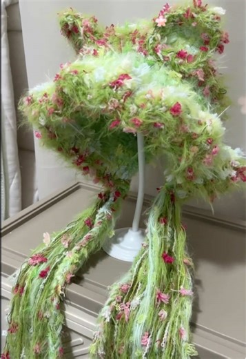 The value of handmade is that it can’t be copied. #crochetdetails #handmadewithlove #crochetart #slowmade#arteora