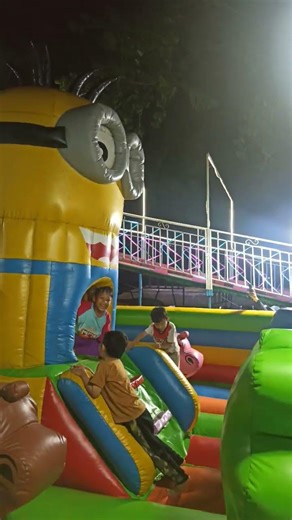 bersarang di mainan petak umpet perosotan