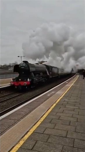 #railvlogger #railway #steamlocomotive #flyingscotsman #trainspotting #youtubeshorts