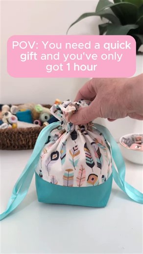 Easy Sewing Patterns for Beginners on Instagram: "The Drawstring Bag pattern is perfect for quick gifts or organizing your own stuff. This size is great for holding charges and cables when travelling, but you can use them for literally anything. The pattern includes 3 sizes, is super beginner-friendly and way faster than you'd think! Pattern available in my Etsy shop, link in bio!"