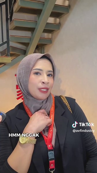 Sidak langsung owner @Owner GH beauty&Founder Tas @GH BEAUTY.IDN dan tim, yg sedang berkunjung langsung ke PT. AVF😱 Terimakasih atas ketersediaan untuk wawancara singkat yang dadakan ini. Pokoknya “The Best Mantap👍🏼” 🔥. Semoga kolaborasi ini bisa terus berlanjut dg produk yang semakin berkualitas🙌✨ AVF selalu siap membantu setiap brand partner untuk mewujudkan produk impian dg kualitas terbaik🫶 — Ig: @avfindustry.id 📲 62 811-3075-1389 🌐 www.avfindustry.com 📍Surabaya, Jawa Timur — #maklo