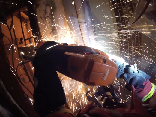 🚒 Breaking through barriers! Watch as our heroic fireman in Malaysia uses powerful machinery to cut down a door in an epic first-person POV. Captured with GoPro, this heart-pounding moment puts you right in the action—an experience like no other! 🔥💪 🎥: @nicknamesayayangpalingpendek #MalaysiaHeroes #EpicRescue #CapturedOnGoPro | GoPro