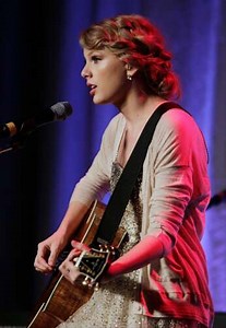 Brooks, Jackson join Nashville Songwriters hall