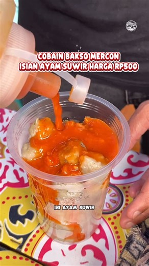 Brosis Pekanbaru on Instagram: "Cobain bakso mercon isian ayam suwir, dan dimakan pakai saus mercon pedas. Harganya mulai Rp500🤩✨ Namanya Bakso Mercon dan Bakso Kuah Mbak Fit✨ Pilihan baksonya beragam ada bakso kecil, bakso tahu, bakso telur puyuh, bakso jamur dan bakso mercon✨🥰 Kita bisa pilih mau dipakein kuah kaldu yang gurih, atau bisa pakai cabe mercon yang pedas nampol✨😍 BroSis cobain juga deh‼️ _ Harga Bakso Mercon Rp2.000 Bakso Kecil Rp500 Bakso Tahu Rp2.000 _ Bakso Mercon & Bakso Kua