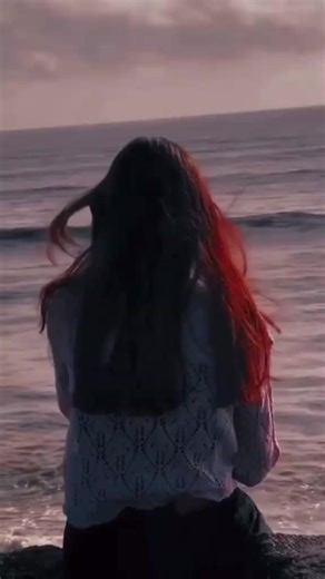 Vidéos de la mère le bain (@la.mre.le.bain) avec son original - ProductionK