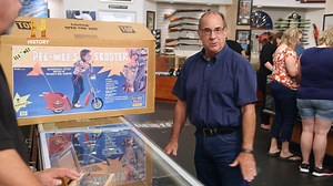 1.7M views · 25K reactions | Doug visita la tienda con un artículo poco familiar para Rick: un monopatín Pee-Wee.  Todo esto y más en tu pantalla de History #ElPrecioDeLaHistoria #Historia #History | HISTORY | Facebook