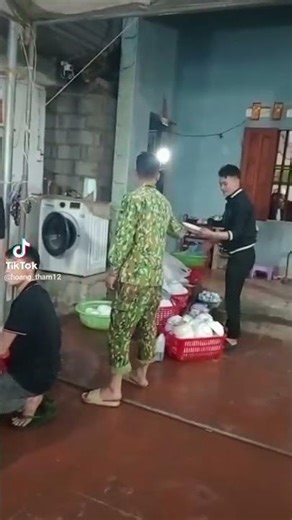 The men should take turns washing dishes to prepare for the meal.