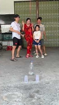 Trò Chơi Thả Chai Nước Lụm Lúa Vui Nhộn | Nghĩa Nhây