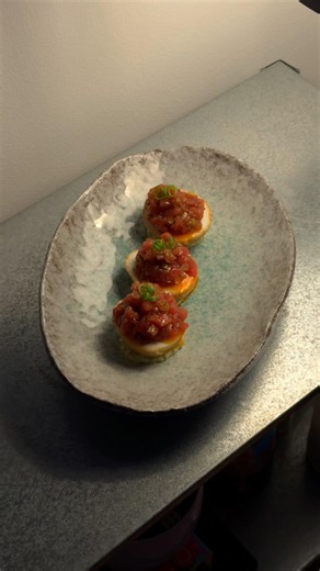 Stuffed eggs with tuna tartare and yuzu kosho 🥚🍋🍣 #yuzukosho #redtuna #stuffedeggs #recipe
