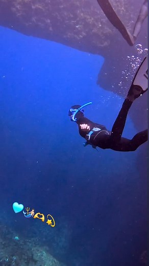 There's nothing like exploring Gozo's blue hole and underwater arch out into the ocean with your diving besties. Easy even for beginners, you'll feel like lil Nemo swimming out into the big wide blue world 💙 #innerdive #innerdivefreediving #visitgozo #visitmalta #freediving #freediversbyheart | Innerdive