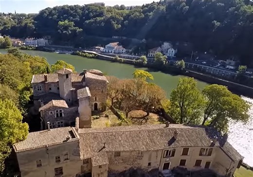 Lyon. Le château de l'Île Barbe vendu aux enchères à cet acheteur tenace, son prix de départ doublé