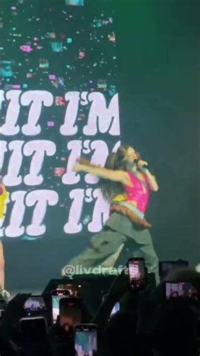 KATSEYE “Gnarly” together Live @ Melbourne Performance Show ✨💚✨💕✨💛✨ with solo crowd moment part 3