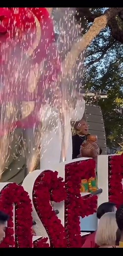 This is what starting 2022 at 2am looks like. So much fun opening this year’s Rose Parade. Thank you for tuning in LovEs 🌹 #roseparade #roseparade2022 #newyear #newyearsday #2022 #throwmyarmsaroundtheworld #leannrimes #timothyfletcher #markkeplerdance #gregellisdrummers