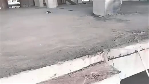 使用3M玻璃清洁剂，喷于大面积玻璃表面，用 microfiber布沿同一方向擦拭，不留水痕。适合家居窗、镜面清洁，去污快，不伤材质。