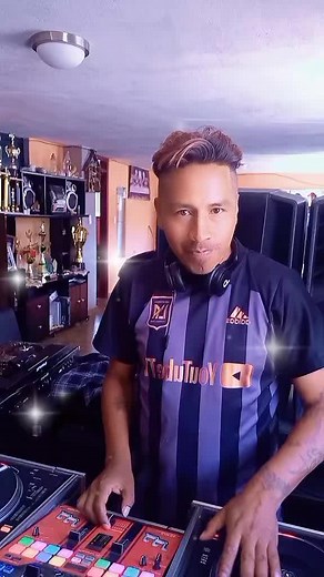Exploring the Ecuadorian DJ Scene: Eurodance at Chicha Party