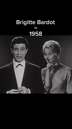 Brigitte Bardot et Gilbert Becaud en 1958 #brigittebardot #brigittebardotstyle #1950s #1958 #vintage #pourtoi #gilbertbecaud #beauty #reveillon #love