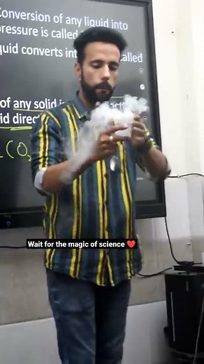 Magic of science l Dry ice in class ❤️l Ashu sir #experiment #science #funny #comedy #chemistry
