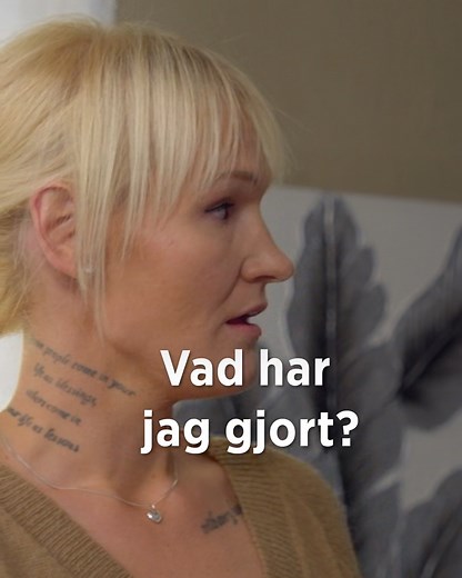Emma är den ensamstående mamman som lyckats bli kvitt sin alkoholism men som nu har ersatt den med ett annat beroende: nätshopping. Se säsongens tredje avsnitt av Lyxfällan på TV3 kl. 21.00 eller streama på Viaplay. | Lyxfällan
